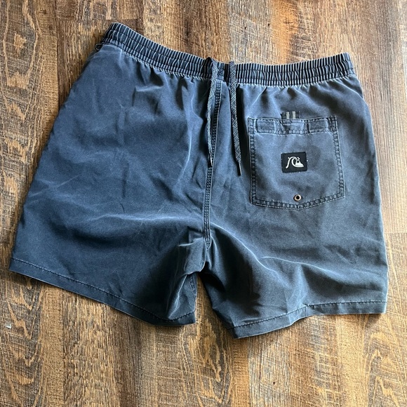Men’s Quicksilver Shorts - Picture 2 of 6